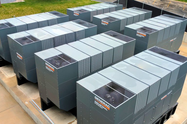 La solution américaine pour que son réseau électrique résiste à la canicule : laisser les datacenters polluer sans limite
