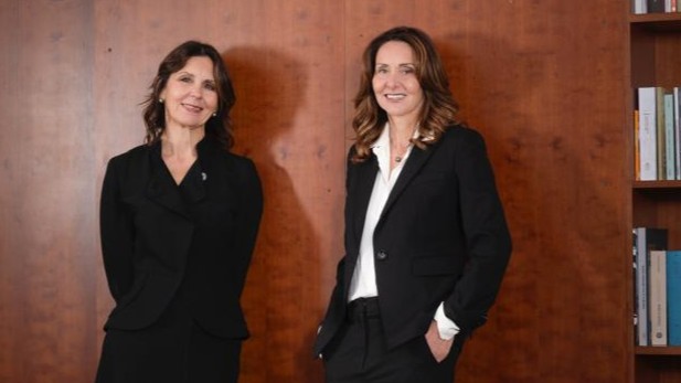 De gauche à droite : Francesca Pacini, directrice qualité et communication de Pacini Editore, et Patrizia Alma Pacini, PDG de Pacini Editore