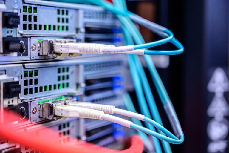 "C'est comme avoir un aspirateur allumé dans le salon" : un data center a transformé la vie de quartier en cauchemar
