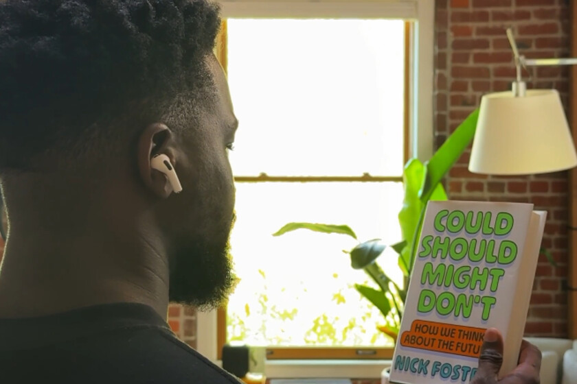 Une vidéo divulguée montre les nouveaux AirPod d'Apple avec caméra en action