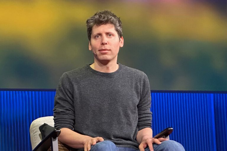"Je me suis trompé sur beaucoup de choses, mais surtout sur une : l'économie a beaucoup d'inertie" : Sam Altman reconnaît que les entreprises n'ont pas adopté l'IA autant qu'il l'imaginait
