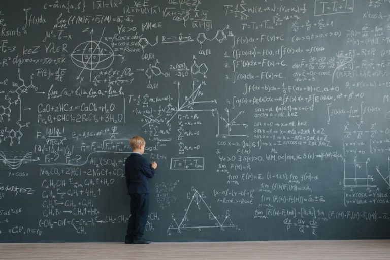 "Nous sommes proches de l'IA pour résoudre un problème et les humains ne peuvent pas l'expliquer" : des mathématiciens donnent leur avis sur l'IA

