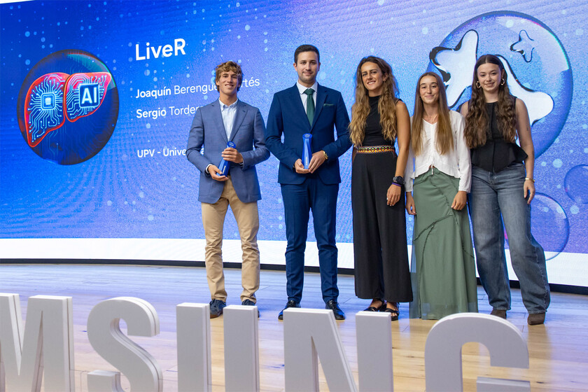 Deux étudiants valenciens créent un "Tinder" doté d'IA pour les greffes de foie et visant à réduire les listes d'attente