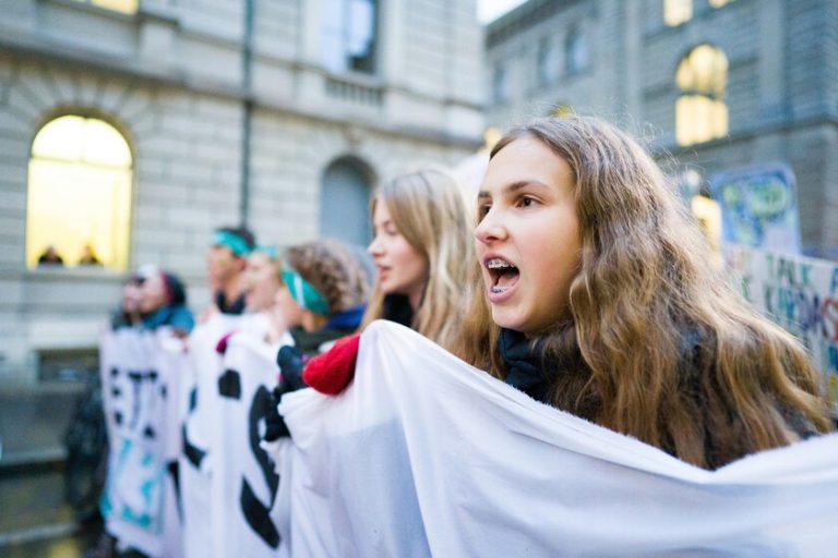 Les nouveaux Luddites ne cassent pas les métiers à tisser : c'est la génération Z qui proteste contre les centres de données et l'IA qui leur prendra leurs emplois.
