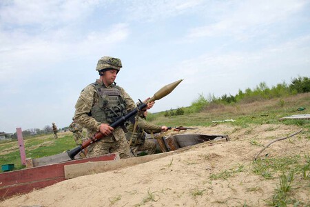Un Soldat Ukrainien Affecté Au 1er Bataillon Aéromobile 85c96a 1024