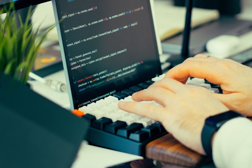 Les agents IA apprennent à améliorer leurs propres logiciels. La clé est peut-être de prédire vos erreurs avant de les commettre.