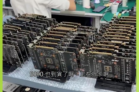Asus RTX 5090 prêt pour le processus de démontage